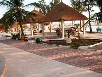 Hotel Laguna Beach Mbodiene Exterior photo